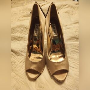 Badgley Mischka jeweled champagne satin peep toe stillettos Size 8